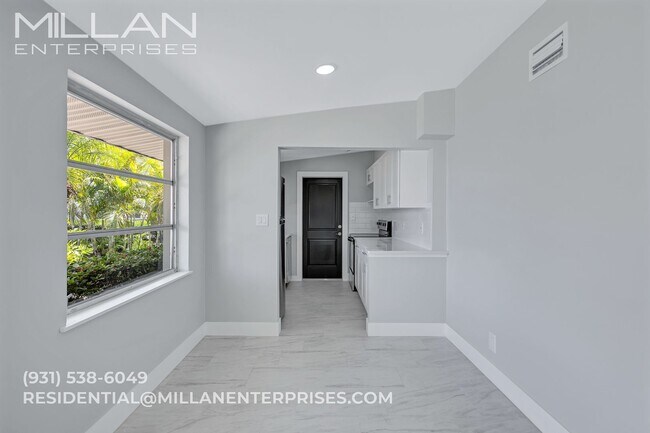 Building Photo - 325 Capri Blvd