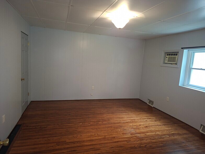 Building Photo - 11 N Wade Ave