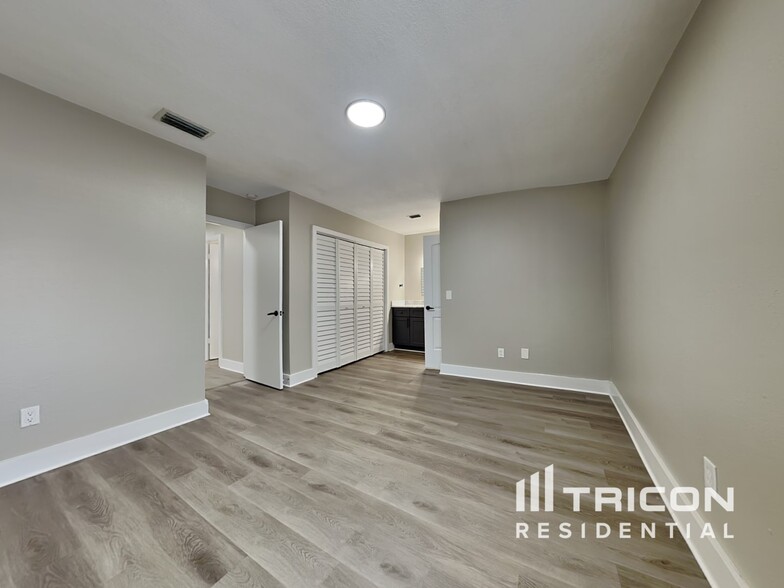 Building Photo - 6825 Mitchell Cir