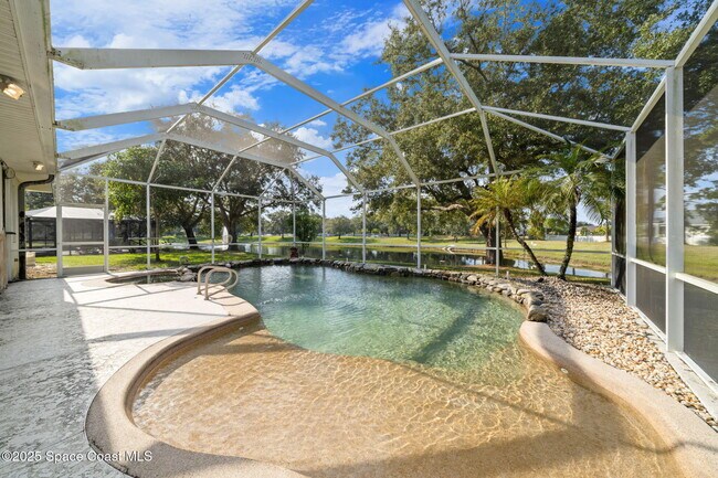 Building Photo - 949 SE Gardenbrook Ct