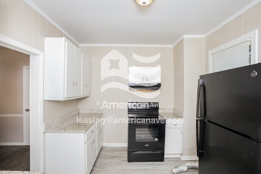 Building Photo - 1106 Page St