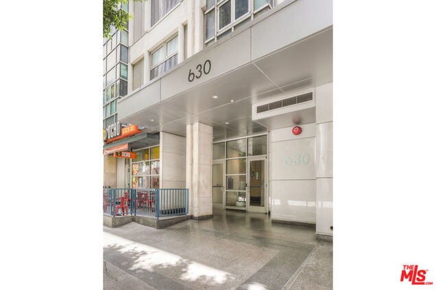 Building Photo - 630 W 6th St