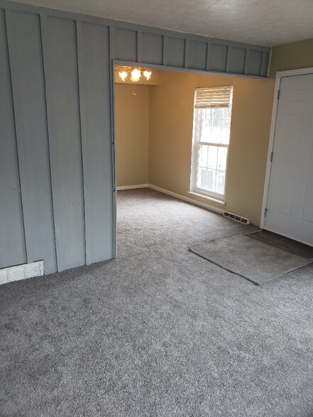 Building Photo - 6586 Liberty Bell Dr