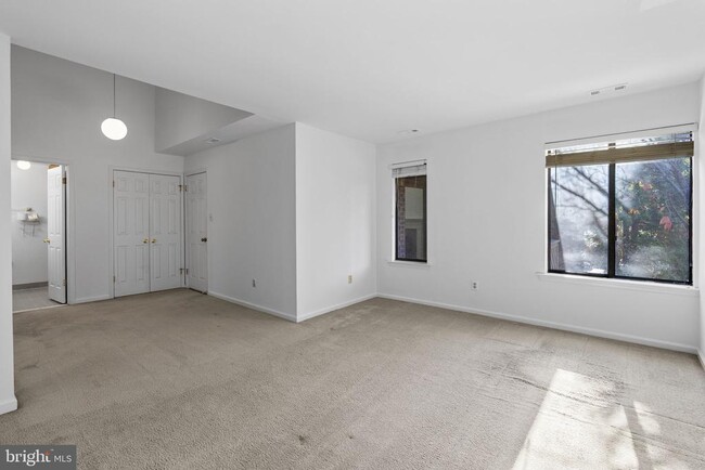 Building Photo - 707 Mountainview Dr