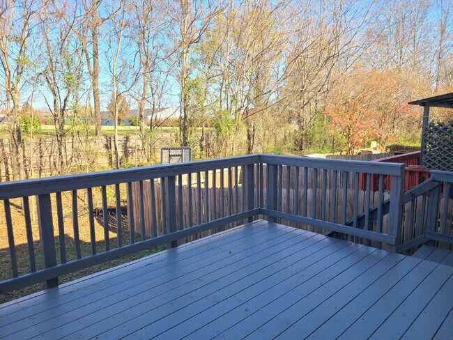 Building Photo - Beautifully Updated 4 BR, 2.5 BA Townhome