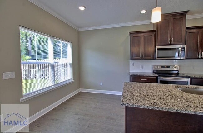 Building Photo - 587 Fairview Cir