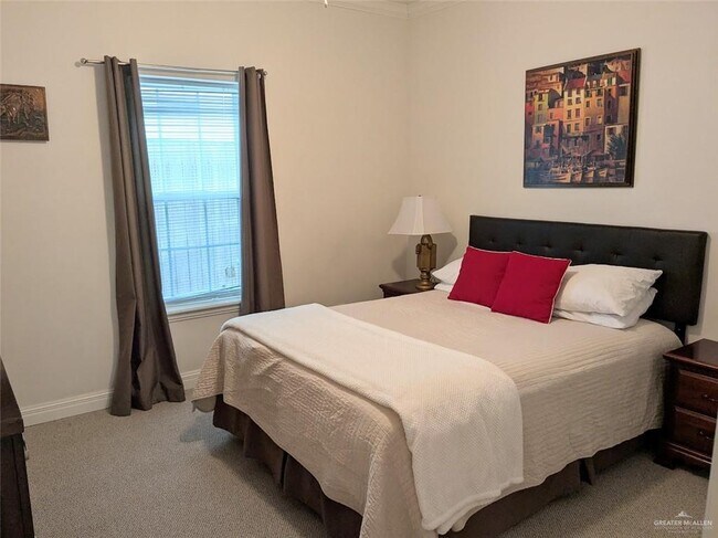 Building Photo - 16 W Retama St