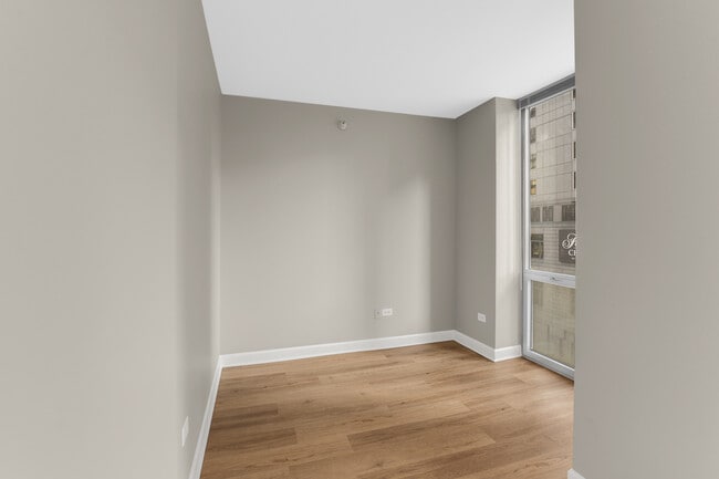 Building Photo - 222 N Columbus Dr