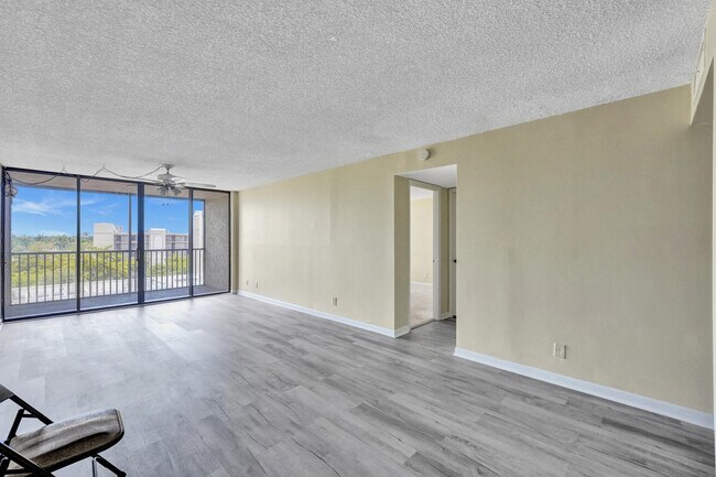 Building Photo - 12 Royal Palm Way