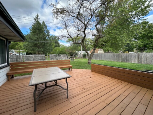 Building Photo - 11 Jan Ave