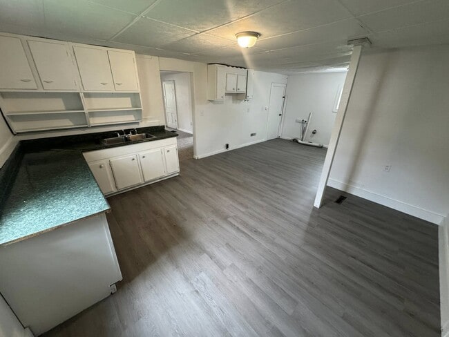 Building Photo - 845 Moxahala Ave
