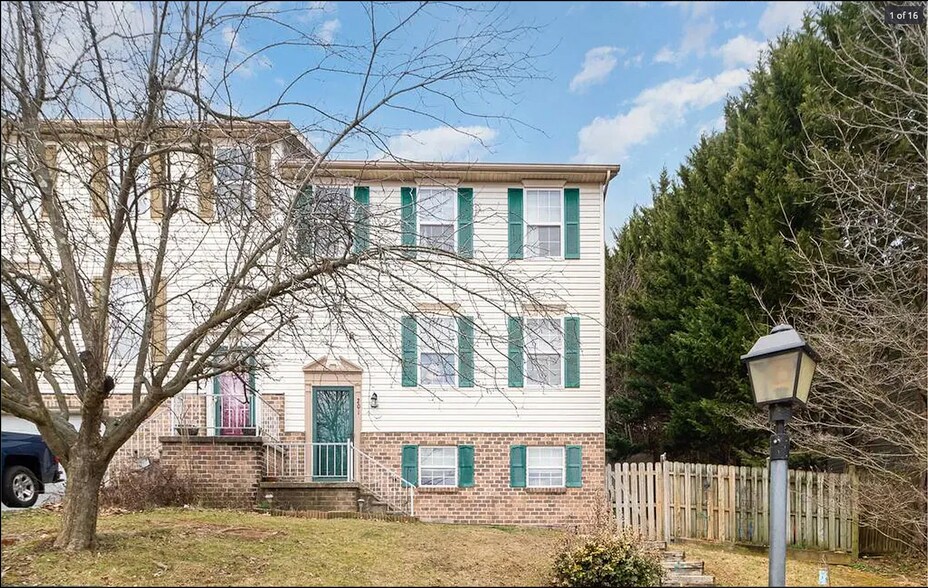 Building Photo - 201 Breezewood Dr