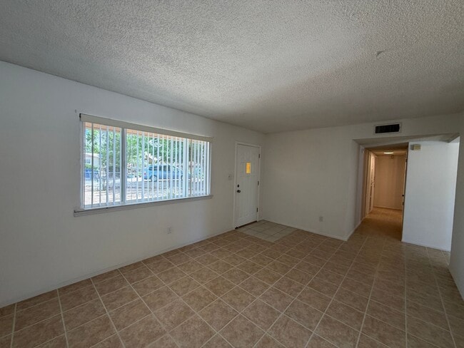Building Photo - 3 Bedroom Single Story Home Available Near E Main Street & Hwy 314 SW in Los Lunas!