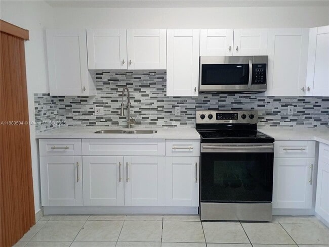 Building Photo - 2531 W 60th Pl