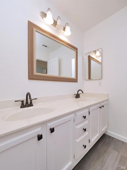 Building Photo - 3500 Crownridge Dr