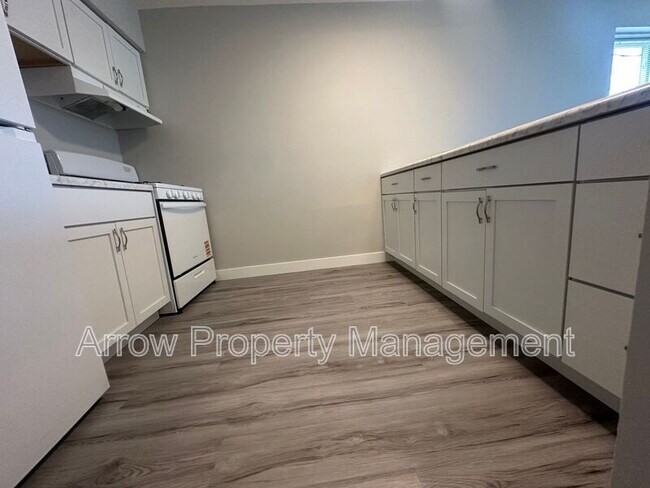 Building Photo - 5725 S 14th St