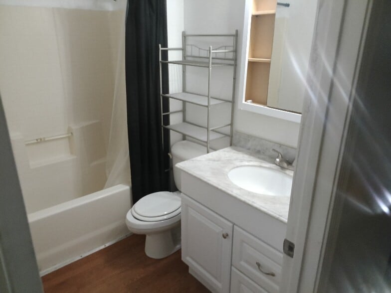 Building Photo - 1122 Bird St