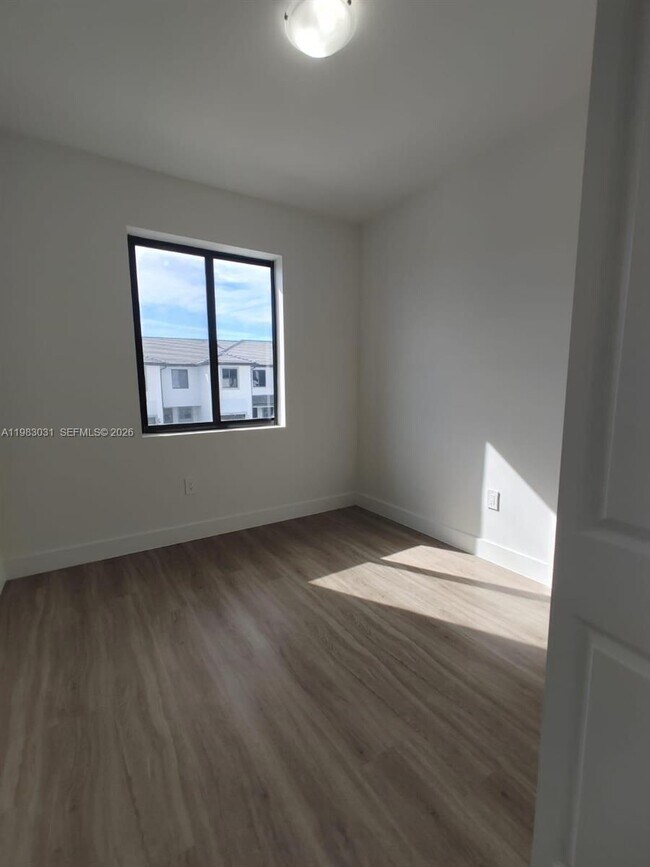 Building Photo - 1280 N Flagler Ave