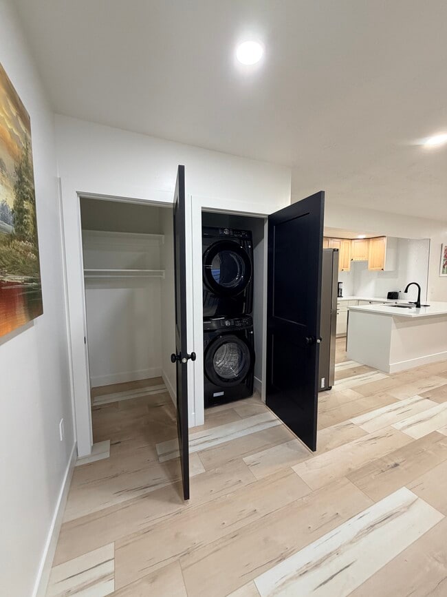 Building Photo - 11692 S Halls Crk Rd