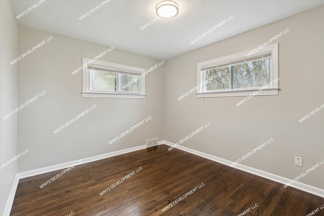 Building Photo - Completely Renovated 3-bedroo, 1.5-bathroo...