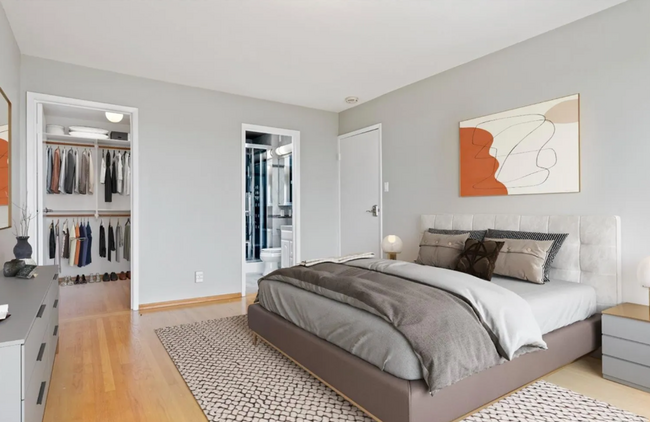 Building Photo - Stunning Three Bedroom Home in Westwood Hi...