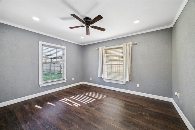 Building Photo - 1900 Oregon St