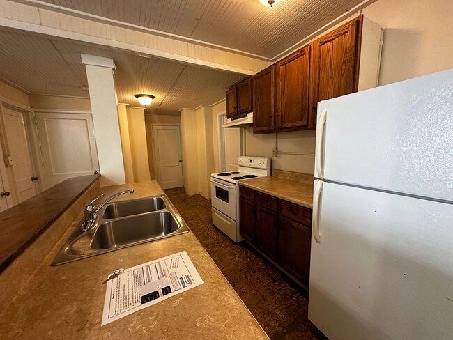 Building Photo - 2 Bedroom Walkable to Campus Pre-Leasing f...