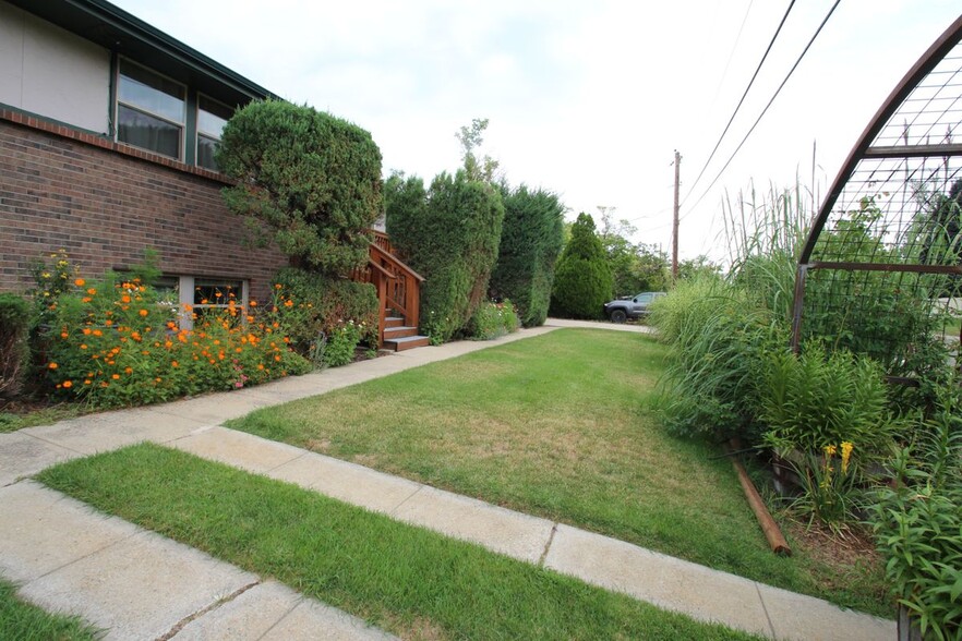 Building Photo - 12185 W 8th Ave