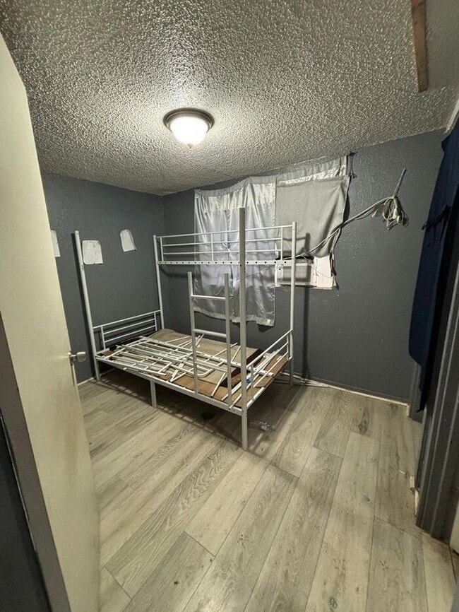 Building Photo - Amazing Price 1 Bed 1 Bath for Rent Lubboc...