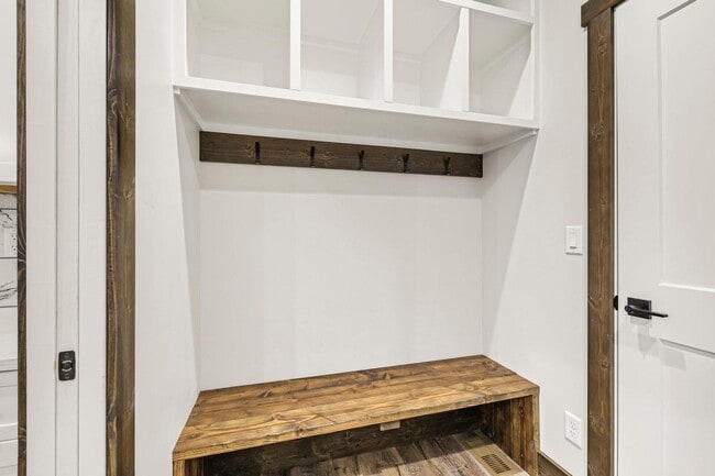 Building Photo - K288LI