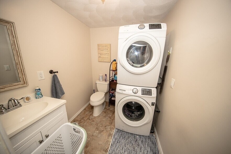 Shared Laundry - 613 Middlesex Tpke