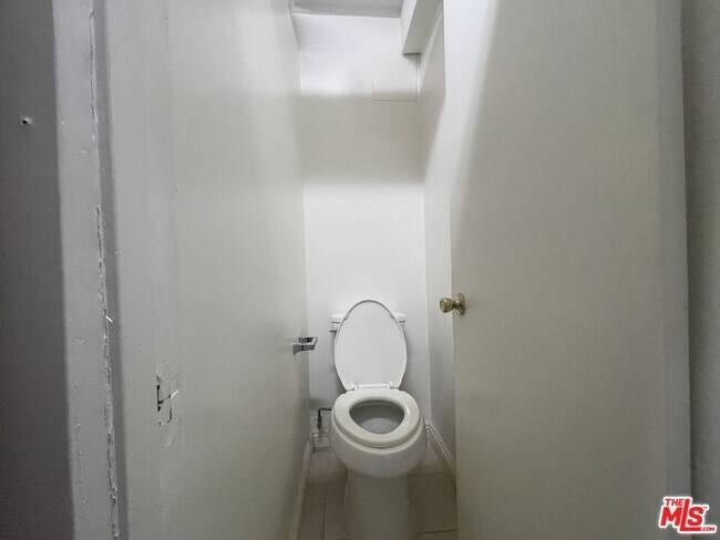 Building Photo - 2763 Fairmount Ave