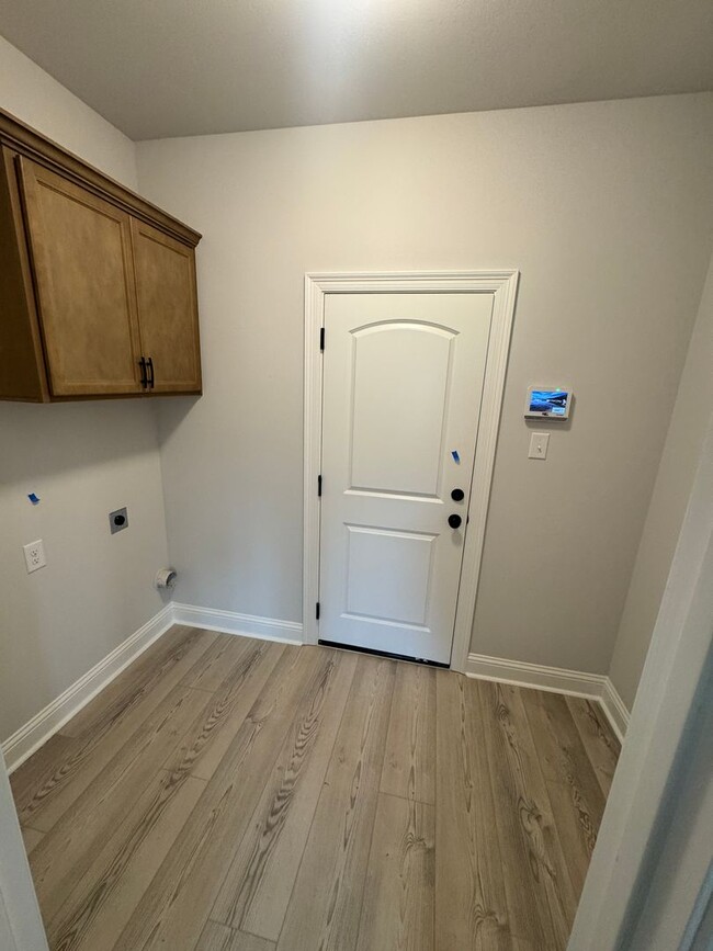 Building Photo - Brand New Construction... Just minutes to ...