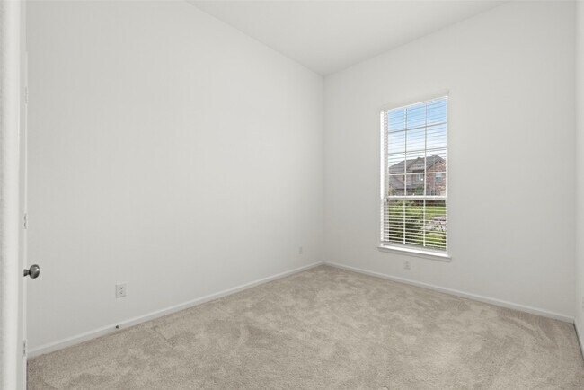 Building Photo - 3611 Shadow Crst Ln