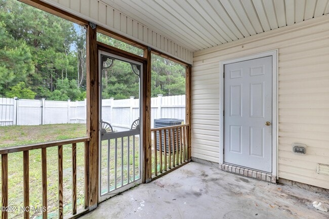 Building Photo - 404 Springwood Dr