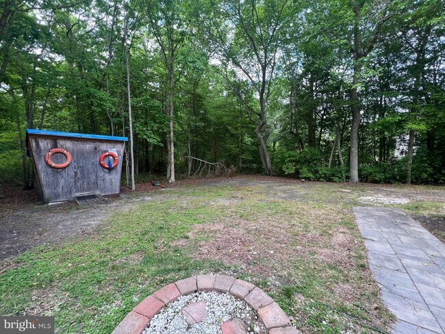 Building Photo - 125 Lower Shore Rd