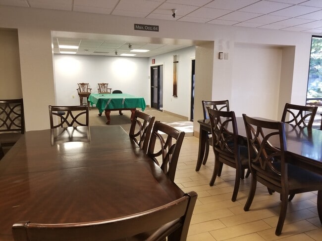 Building Photo - 1401 N Flower St