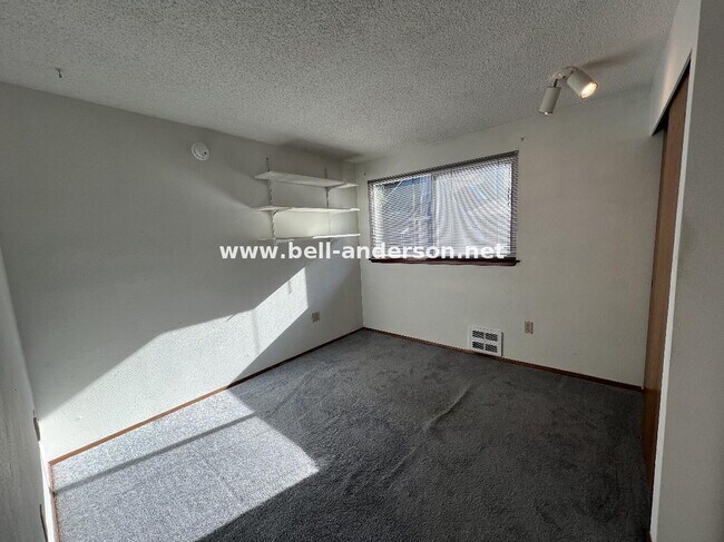 Building Photo - 2 Bedroom, 2 bath condo