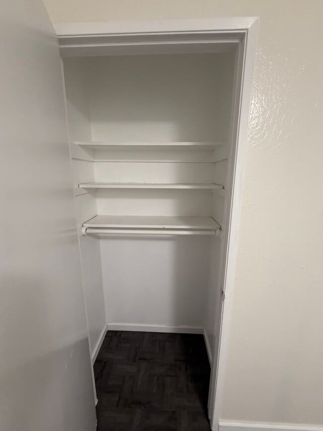 Building Photo - Move in ready 3 Bd 2BA home in upper NE Bakersfield