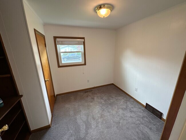 Building Photo - 6021 William Dr