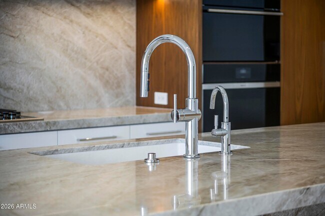 Building Photo - 6587 N Palmeraie Blvd