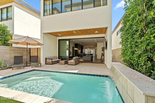 Building Photo - 6916 E 2nd St