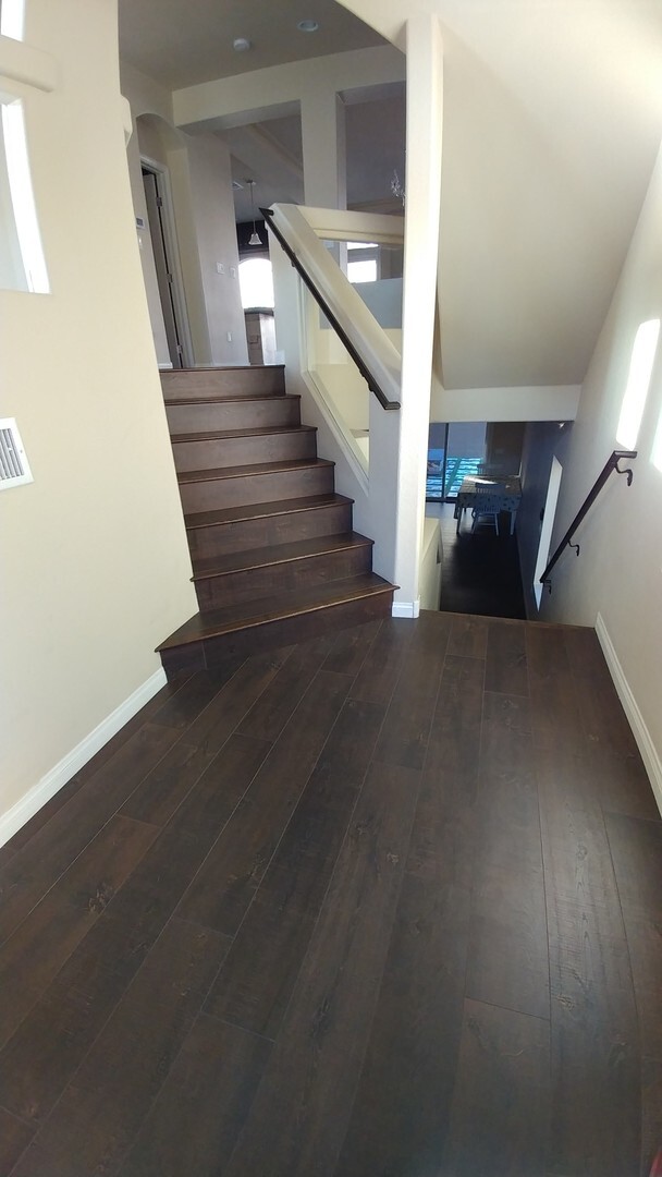 Building Photo - Multi level