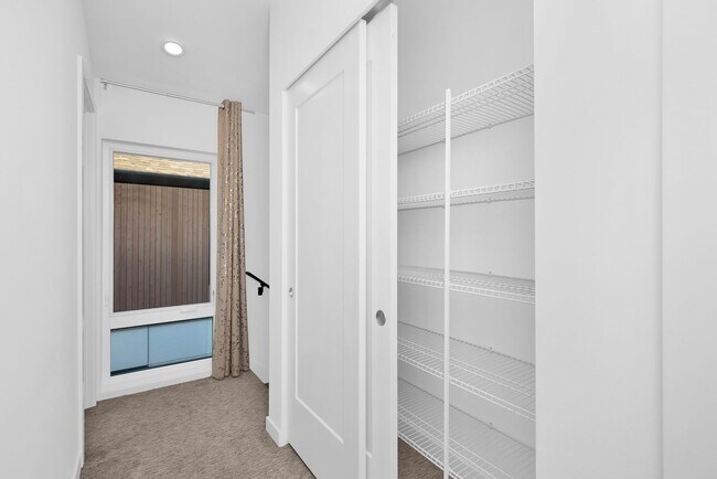 Building Photo - Contemporary 3 Bedroom 3 Bath with Attached Garage in Beacon Hill