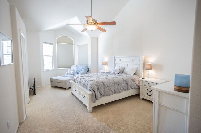 Building Photo - 2960 Newport Cir