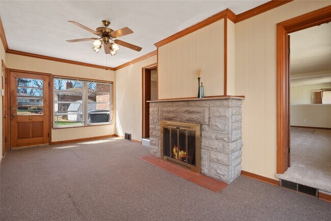 Building Photo - 17 Valley Dr