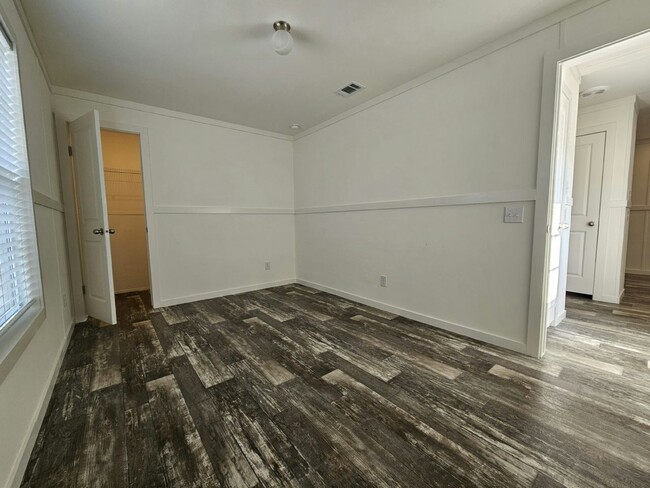 Building Photo - 16831 Oak Leaf Ct