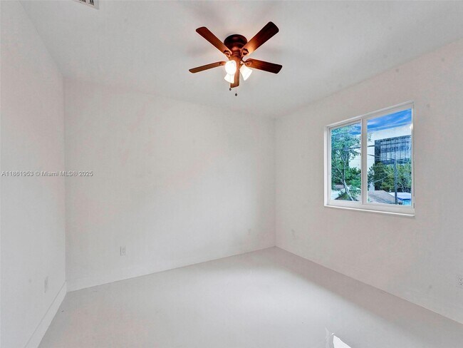 Building Photo - 2631 E 7th Ave