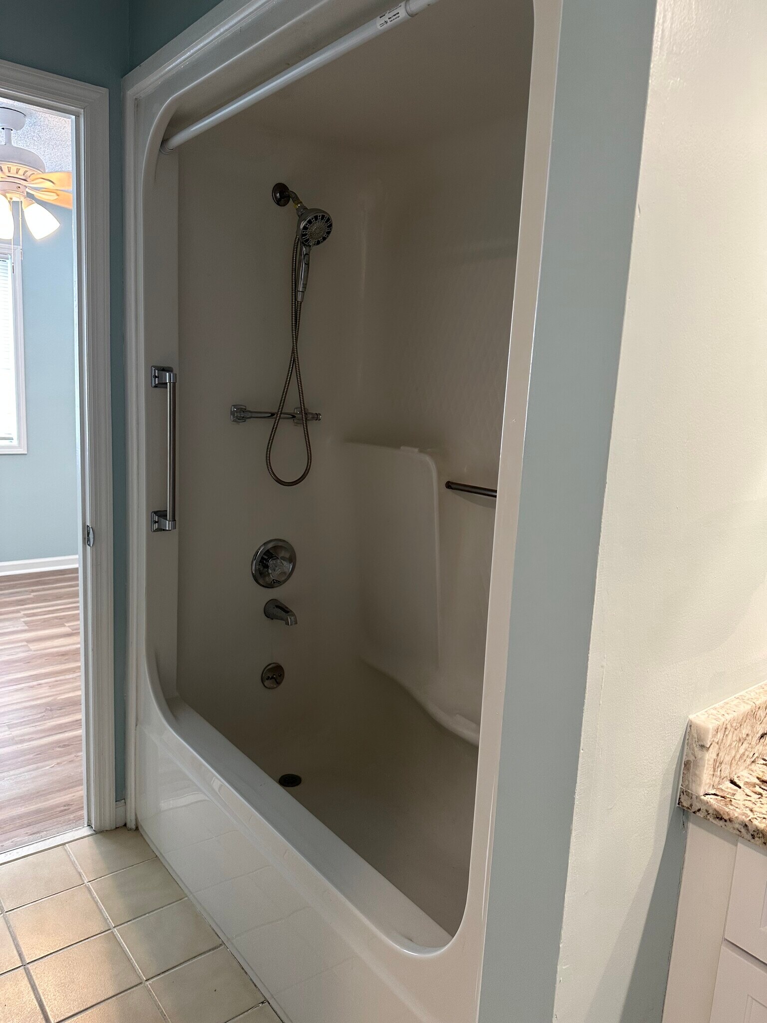 Upper Full Bath - 100 Shadow Moss Pl