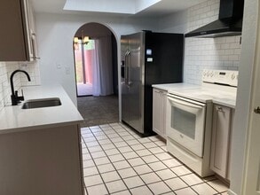 Building Photo - Northwest Townhouse